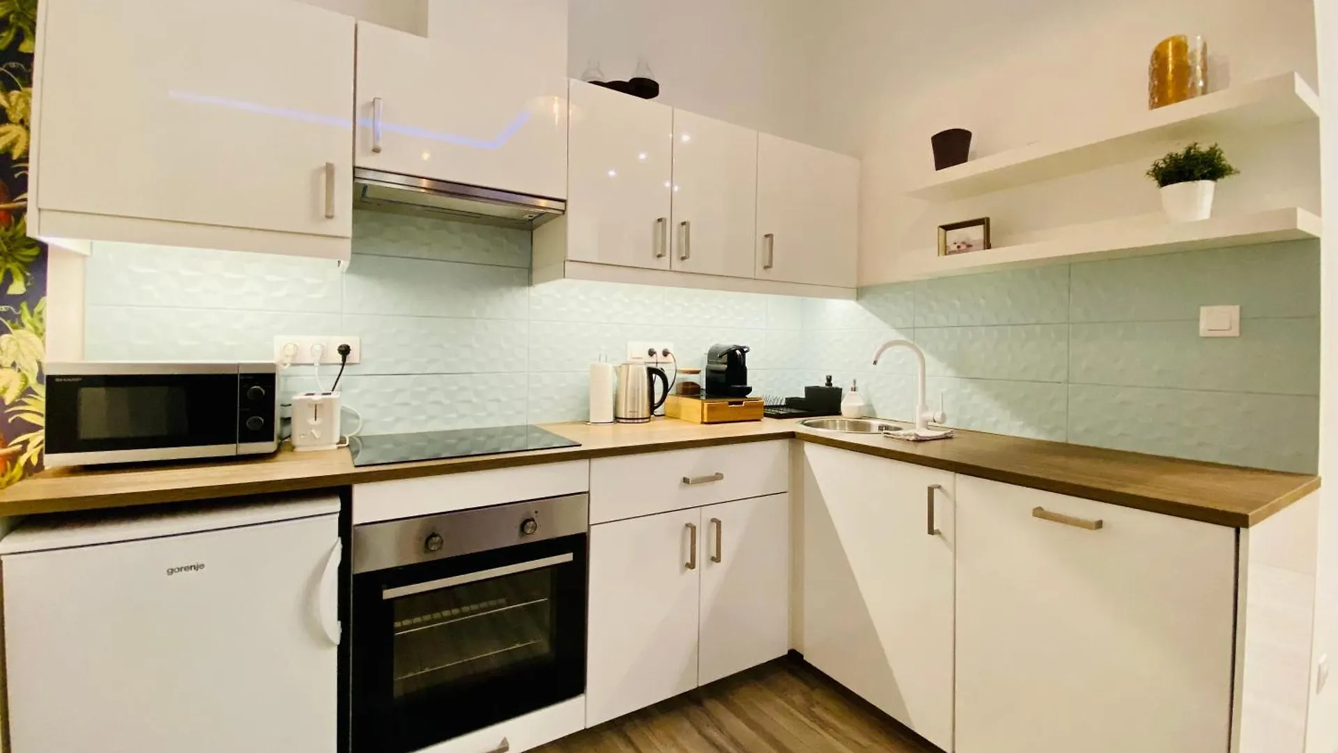 Apartment Chic Luxury Studio In Central Budapest - Tropical