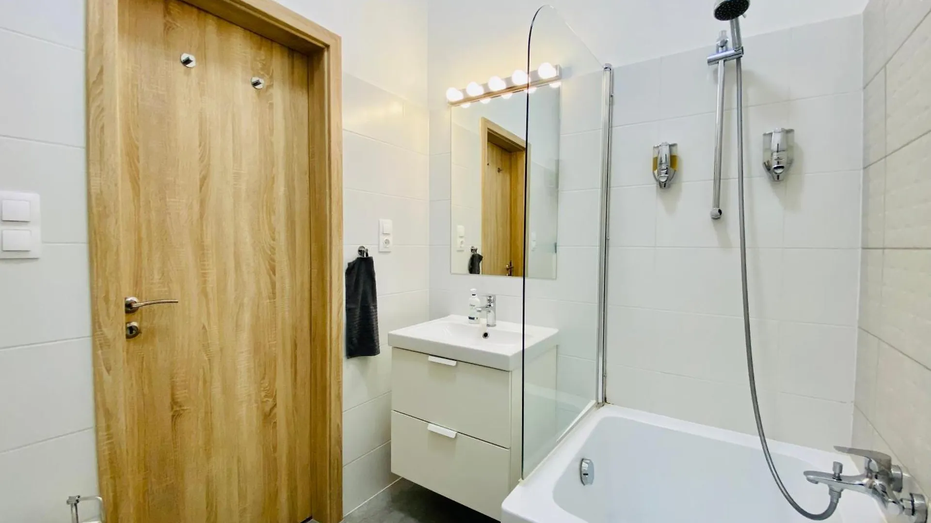 Chic Luxury Studio In Central Budapest - Tropical