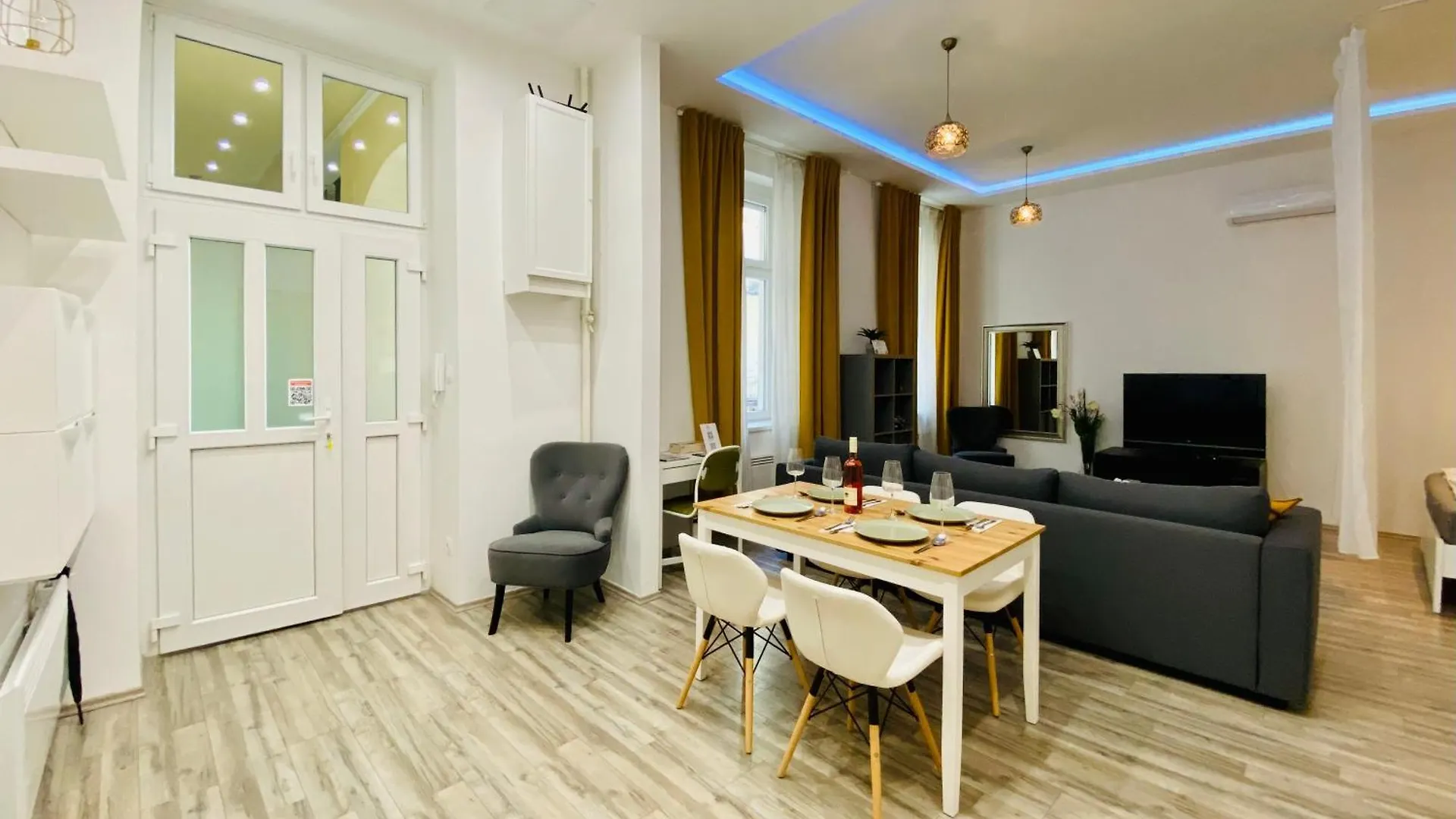 Chic Luxury Studio In Central Budapest - Tropical