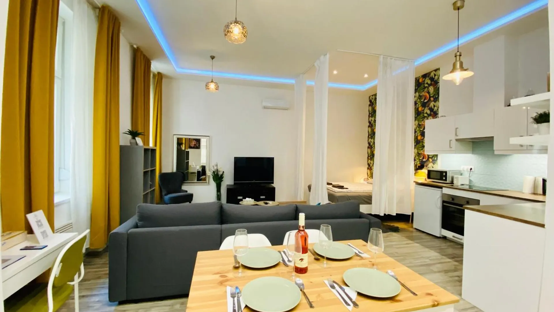 Chic Luxury Studio In Central Budapest - Tropical Apartment