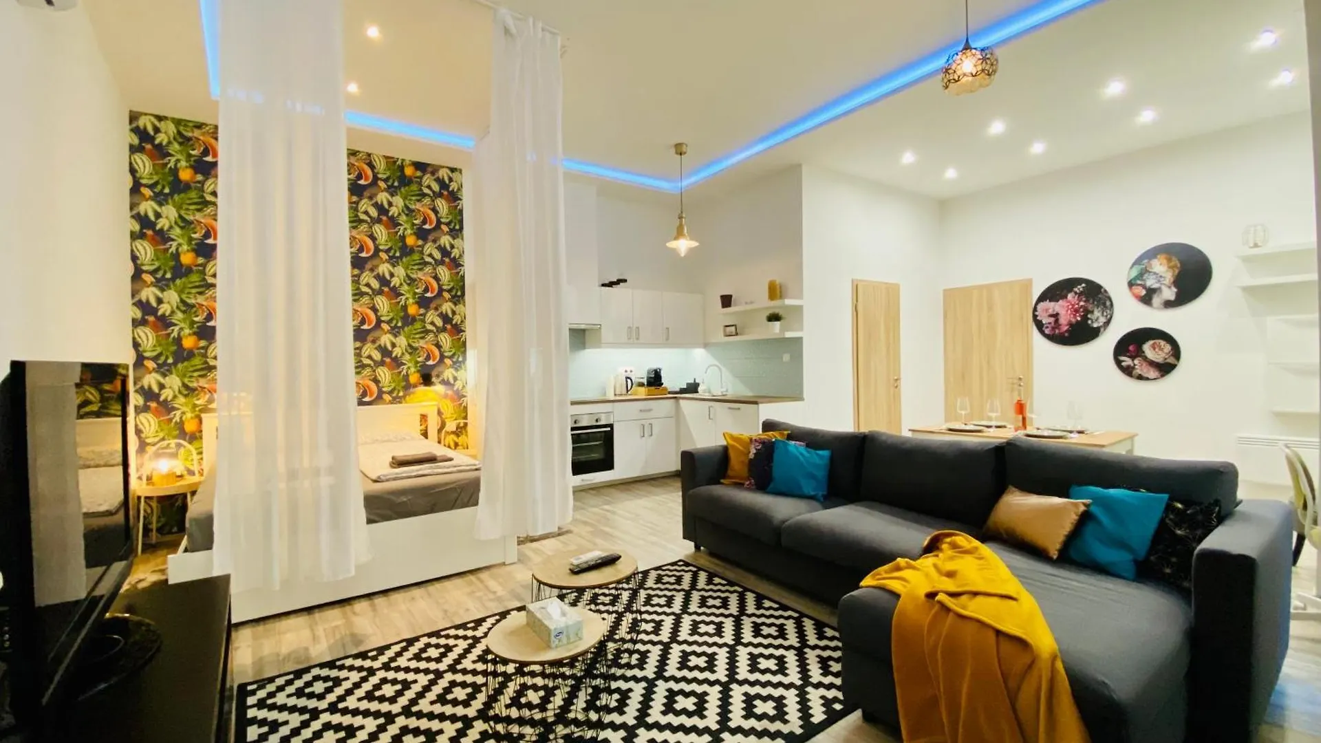 Chic Luxury Studio In Central Budapest - Tropical