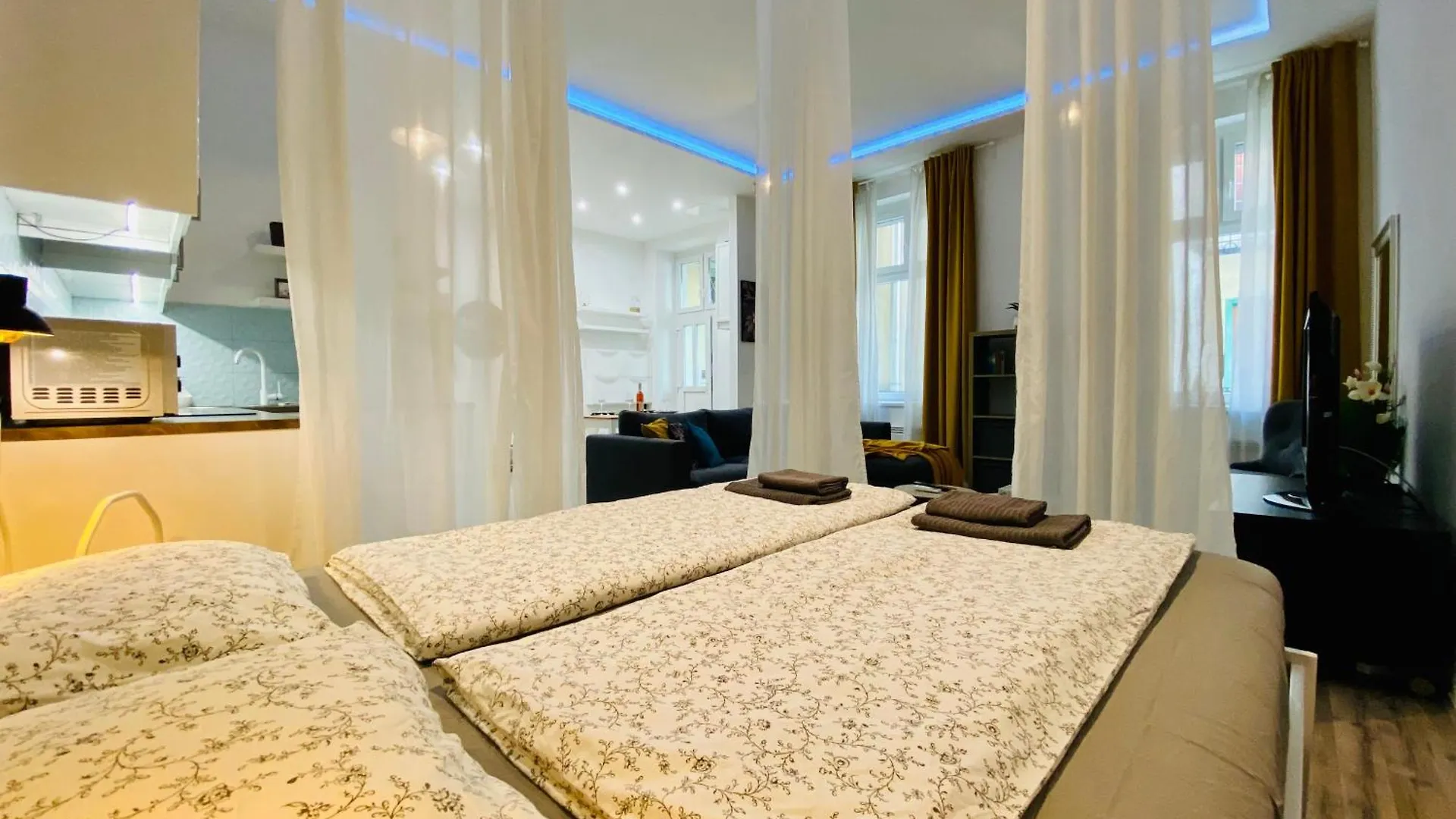 Chic Luxury Studio In Central Budapest - Tropical Apartment